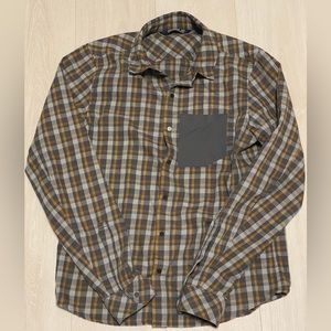 Arc’teryx men’s button up shirt Size small.